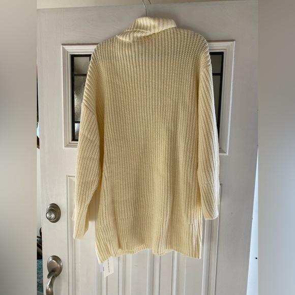 Minimalism Turtleneck Short Sweater Dress
Color: Beige
Size: L - Picture 4 of 4